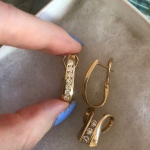 Diamond earrings and diamond pendant.